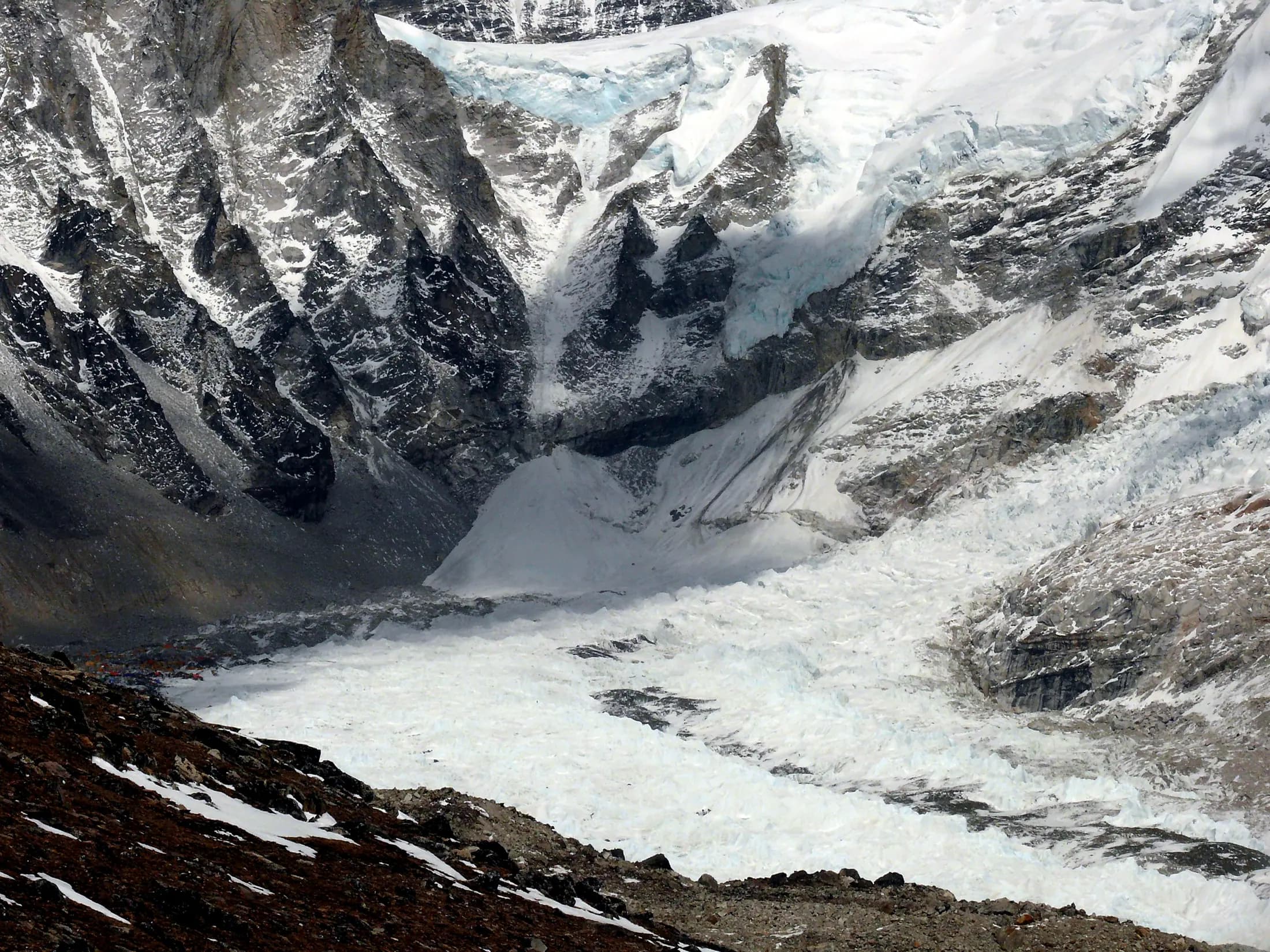 Ledopád Khumbu z vyhlídky Kala Patthar.